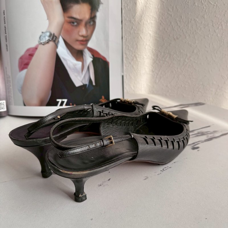 💥可休閒可正式 GUCCI 黑色尖頭竹節低跟鞋-1