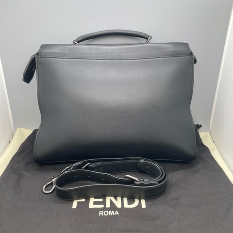98新FENDI/芬迪 小惡魔 peekaboo 全皮男士公文包 尺寸：37✖️28✖️cm 附件： 塵袋 肩帶 （