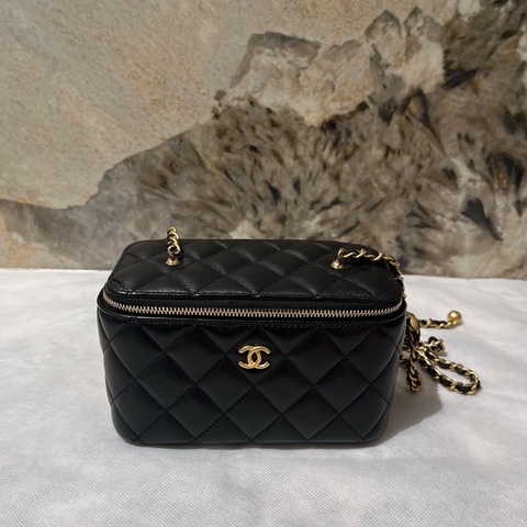 Chanel黑羊金球司化妝箱