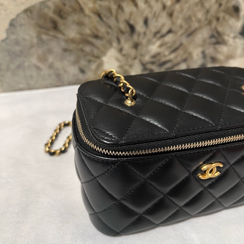 Chanel黑羊金球司化妝箱-3