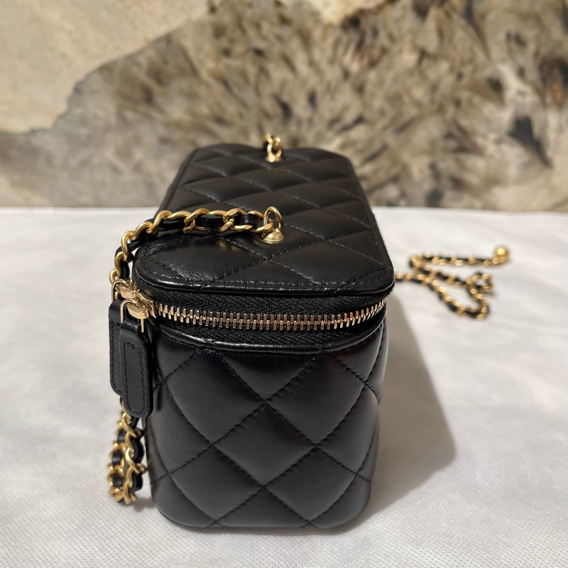 Chanel黑羊金球司化妝箱-4