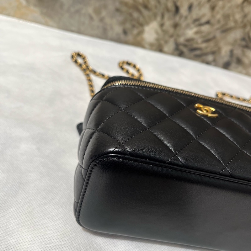 Chanel黑羊金球司化妝箱-6