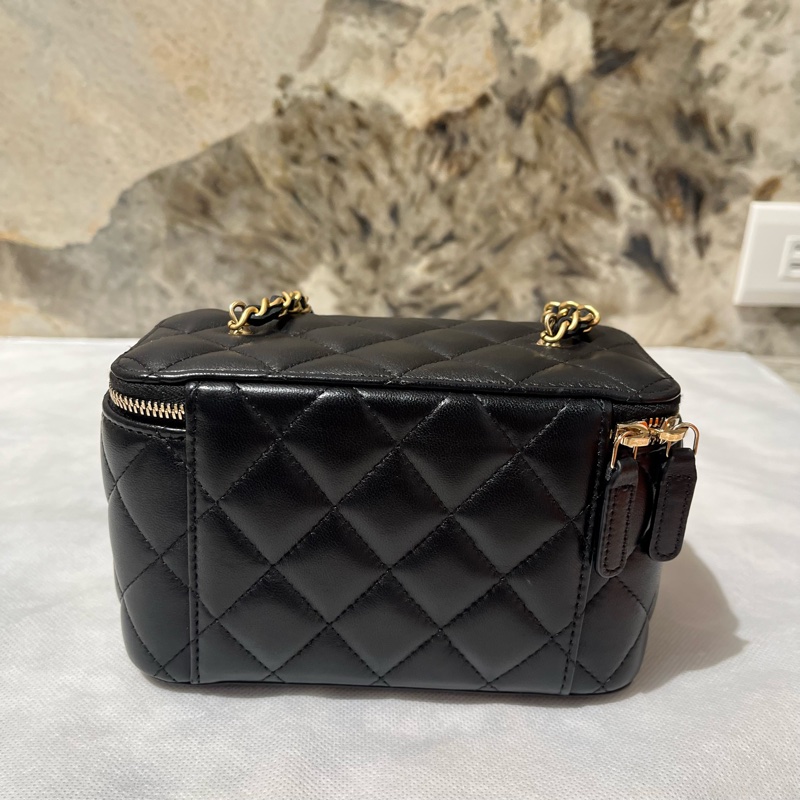 Chanel黑羊金球司化妝箱-8