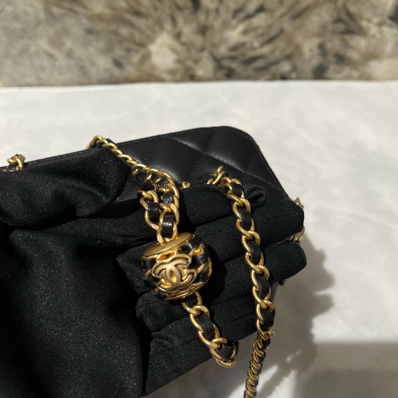 Chanel黑羊金球司化妝箱-11