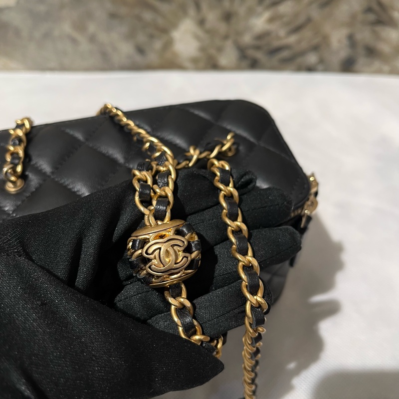 Chanel黑羊金球司化妝箱-12
