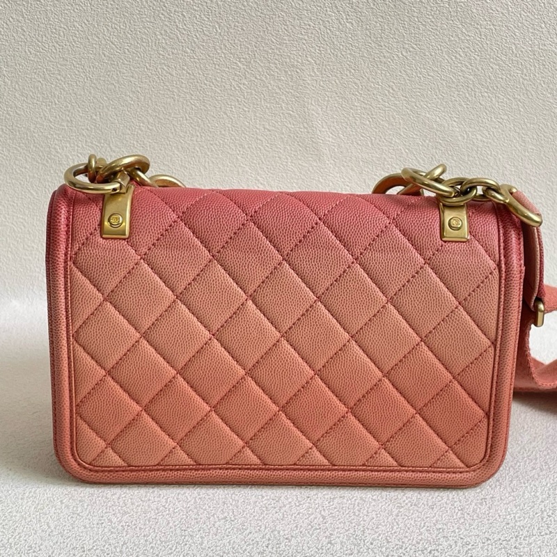 CHANEL 香奈兒珊瑚色荔枝皮雙C金扣手袋 經典菱格紋設計 荔枝紋牛皮 27開 22*14*5 附件：卡-2