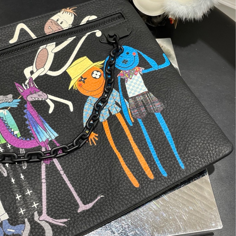 LV 春夏秀款A4 Pouch-1