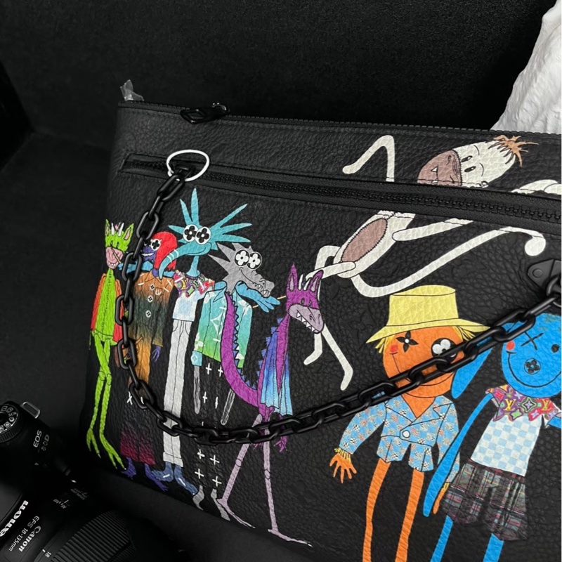 LV 春夏秀款A4 Pouch-4