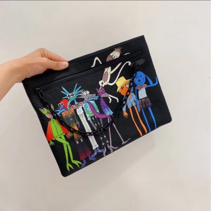 LV 春夏秀款A4 Pouch-5