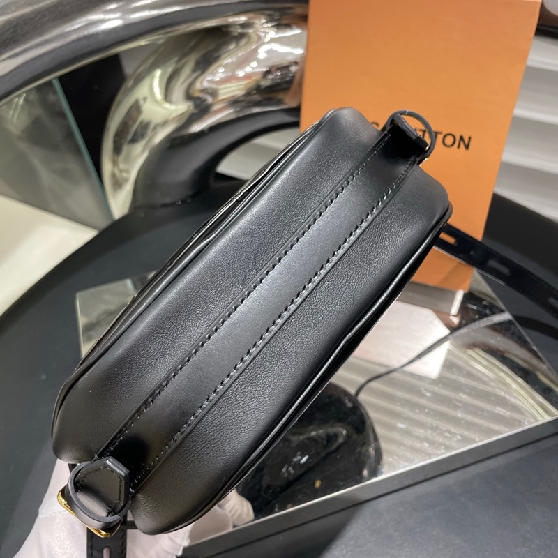 LV 黑色金扣 漆皮大圆饼-2