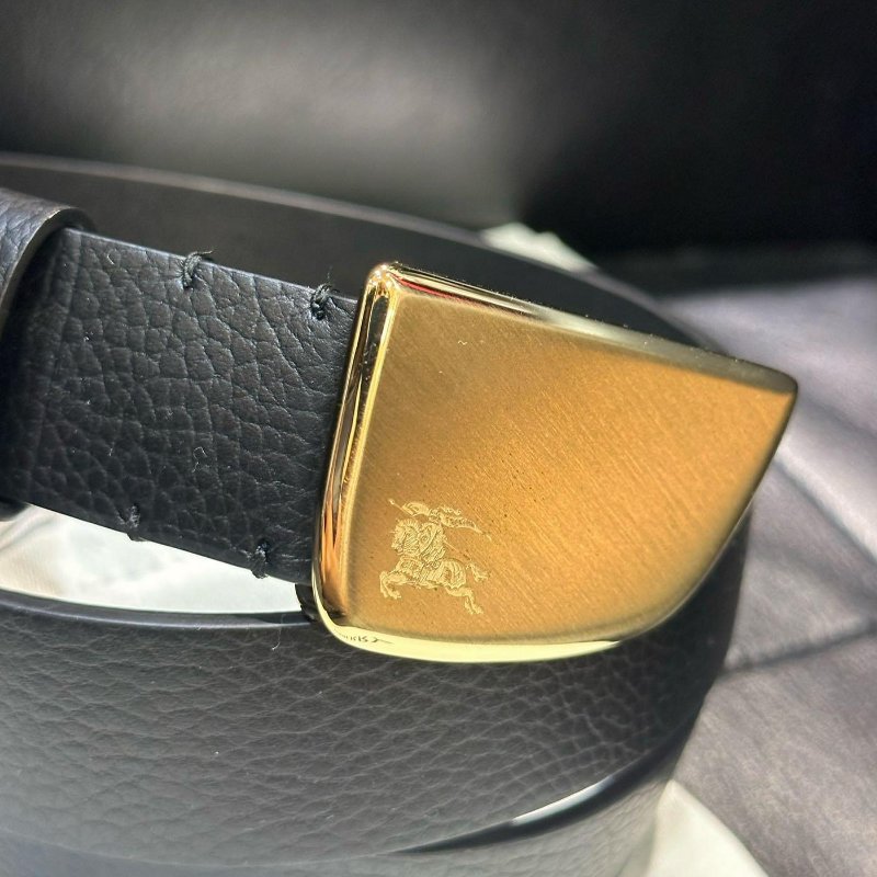 💎Han's house精品服飾💎Burberry 皮帶 寬3CM 現貨M-3