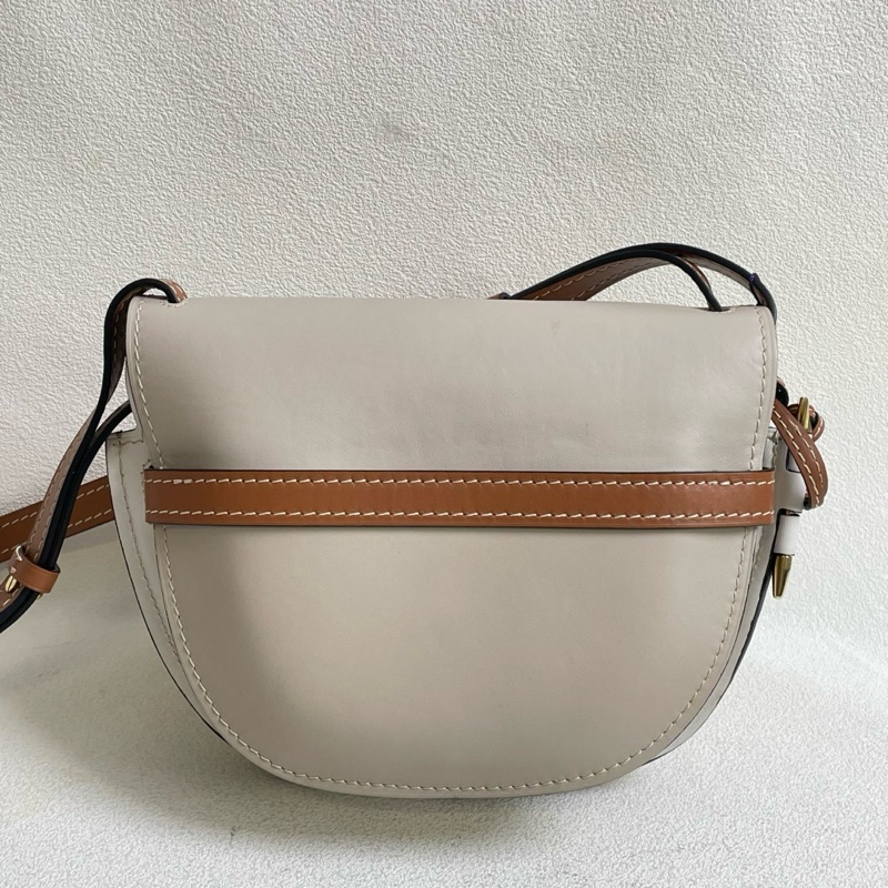Loewe gate 拼色馬鞍包 小號 採用柔軟牛皮 淡灰色+焦糖拼色 搭配標誌性蝴蝶結 22*19-2