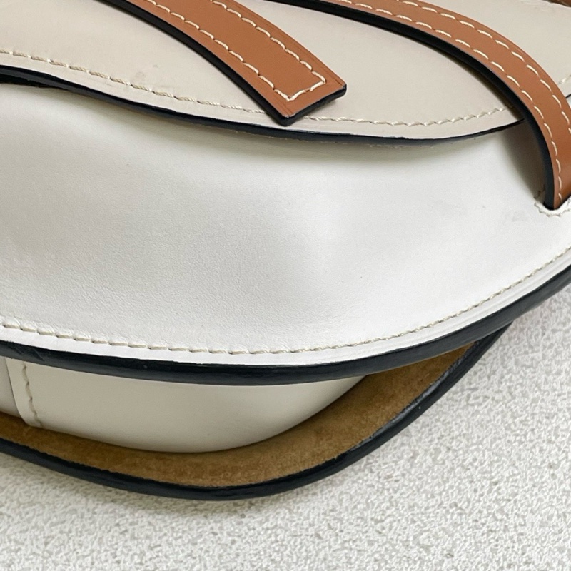 Loewe gate 拼色馬鞍包 小號 採用柔軟牛皮 淡灰色+焦糖拼色 搭配標誌性蝴蝶結 22*19-5