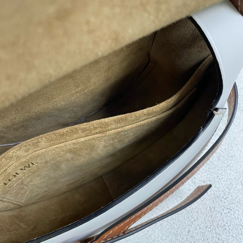 Loewe gate 拼色馬鞍包 小號 採用柔軟牛皮 淡灰色+焦糖拼色 搭配標誌性蝴蝶結 22*19-7