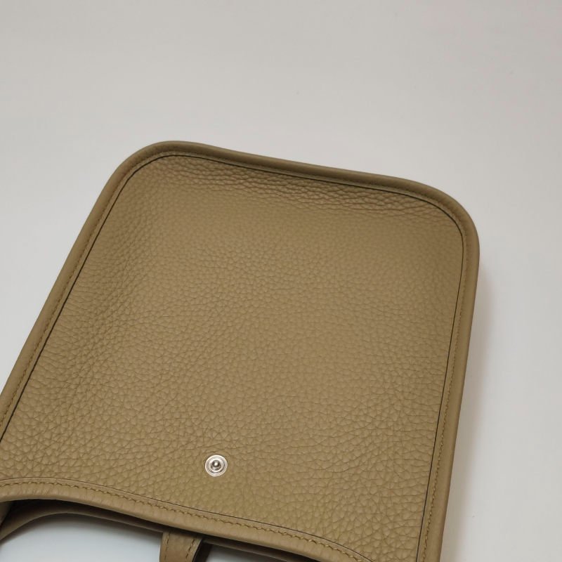 Hermes Evelyne 16鏤空斜背包單肩包Clemence(TC)牛皮銀扣1C塵土色K刻-13