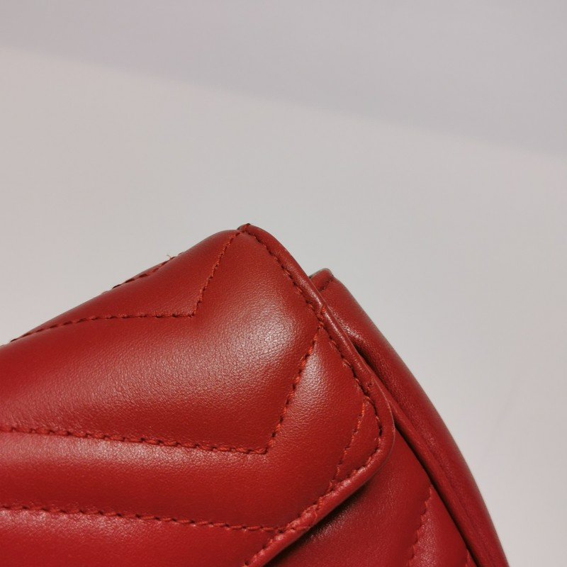 Gucci GG Marmont超迷你牛皮V紋絎縫雙G標誌 口蓋包斜背包單肩包-17