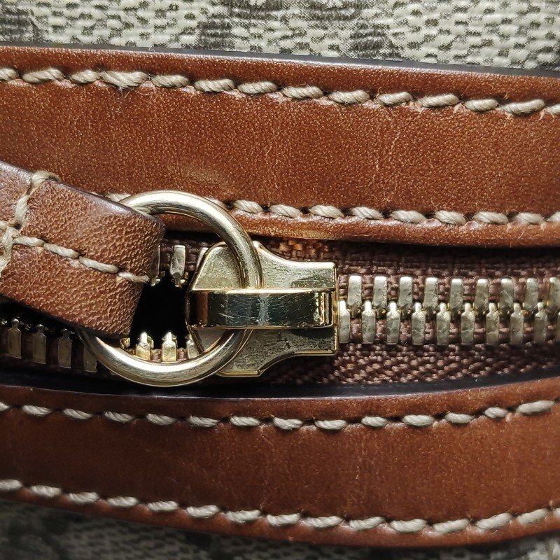 Gucci牛皮雙C老花拉鍊手提包-10