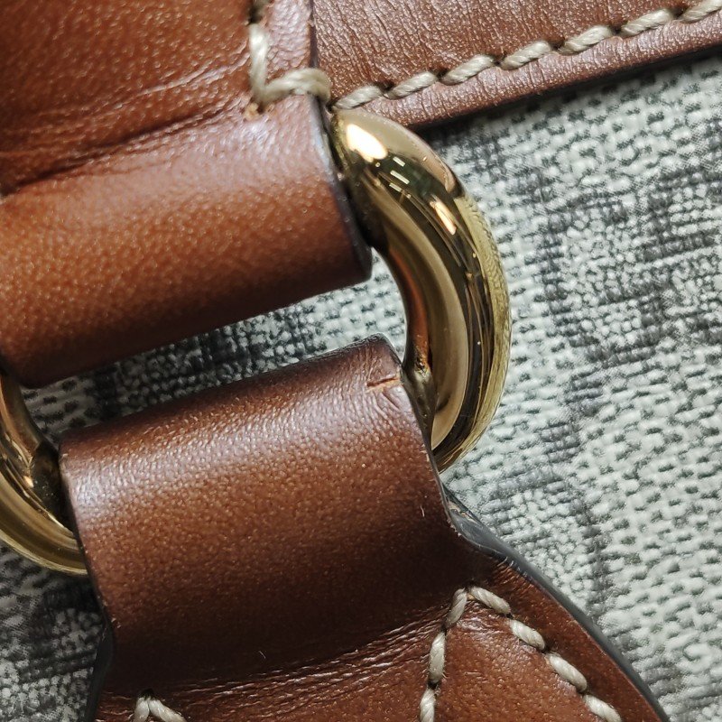 Gucci牛皮雙C老花拉鍊手提包-17