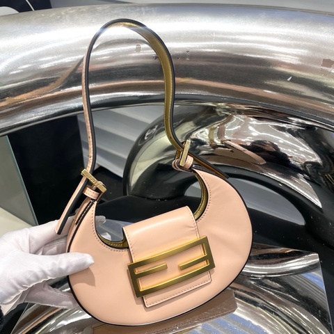 Fendi芬迪金元宝腋下包