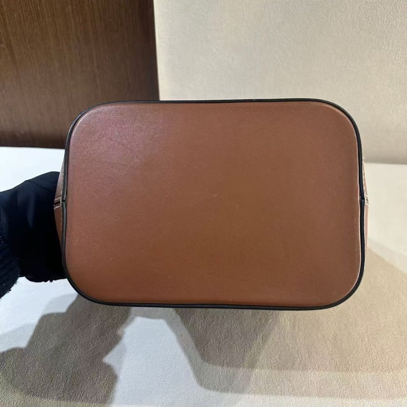 Celine焦糖色水桶包 22*17*10cm 99新配件塵袋-5