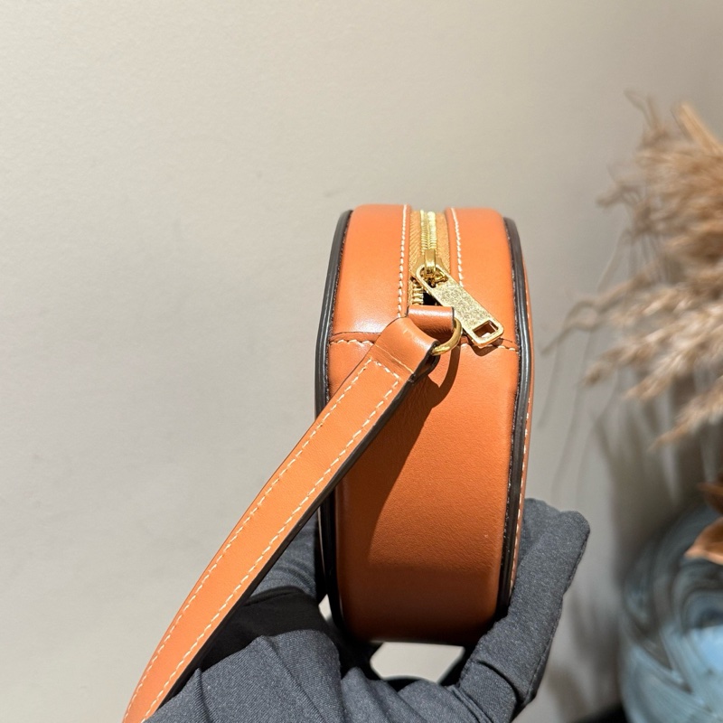 Celine 焦糖色月餅包小號 21年單包-1