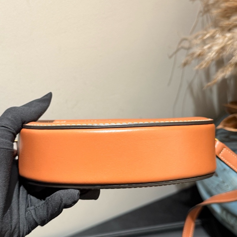 Celine 焦糖色月餅包小號 21年單包-2