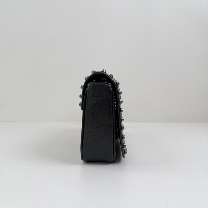 Prada/普拉達 鉚釘牛皮黑白鏈條斜挎包-3