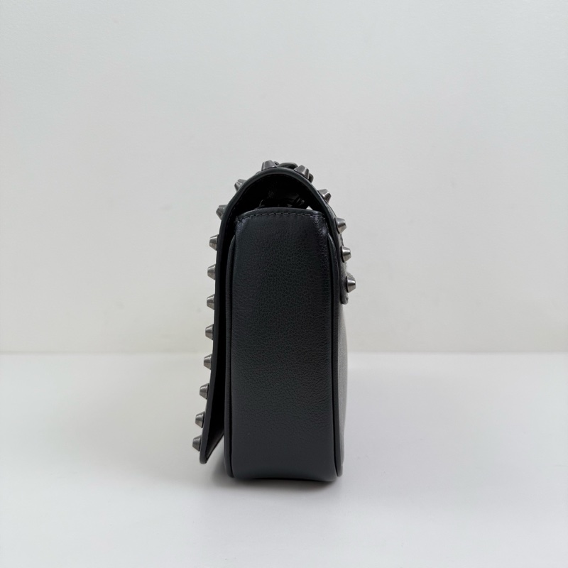 Prada/普拉達 鉚釘牛皮黑白鏈條斜挎包-4