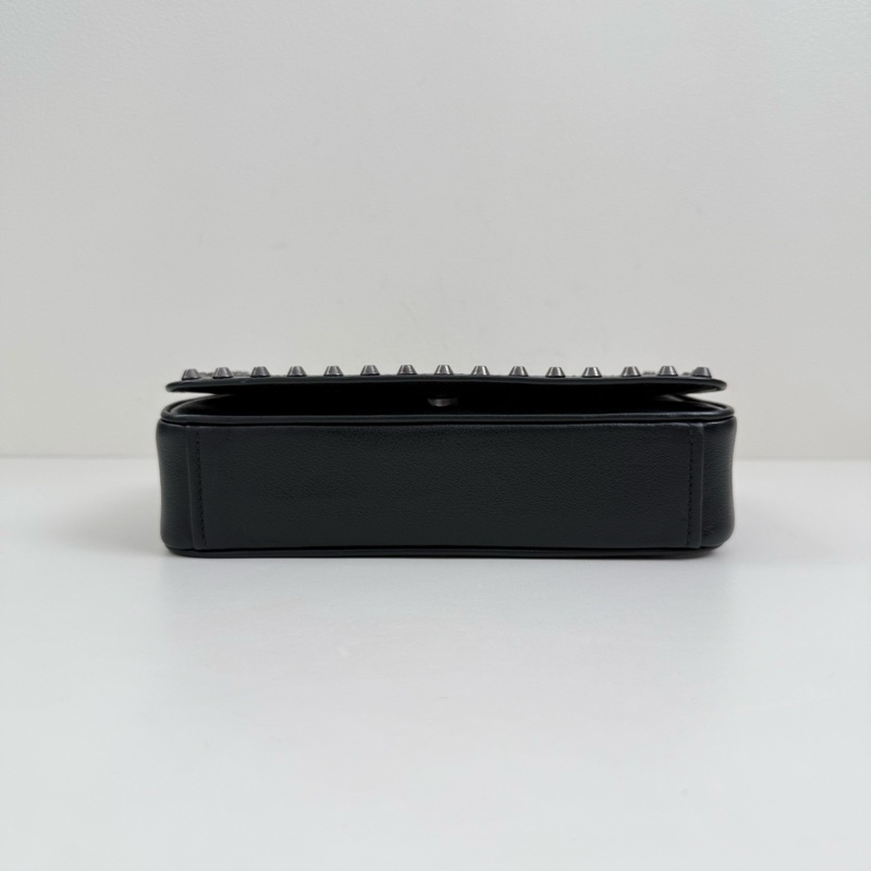 Prada/普拉達 鉚釘牛皮黑白鏈條斜挎包-6