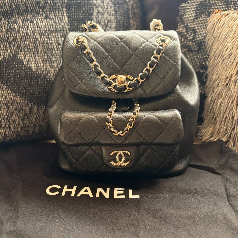 CHANEL黑金菱格紋前口袋後背包/晶片-0