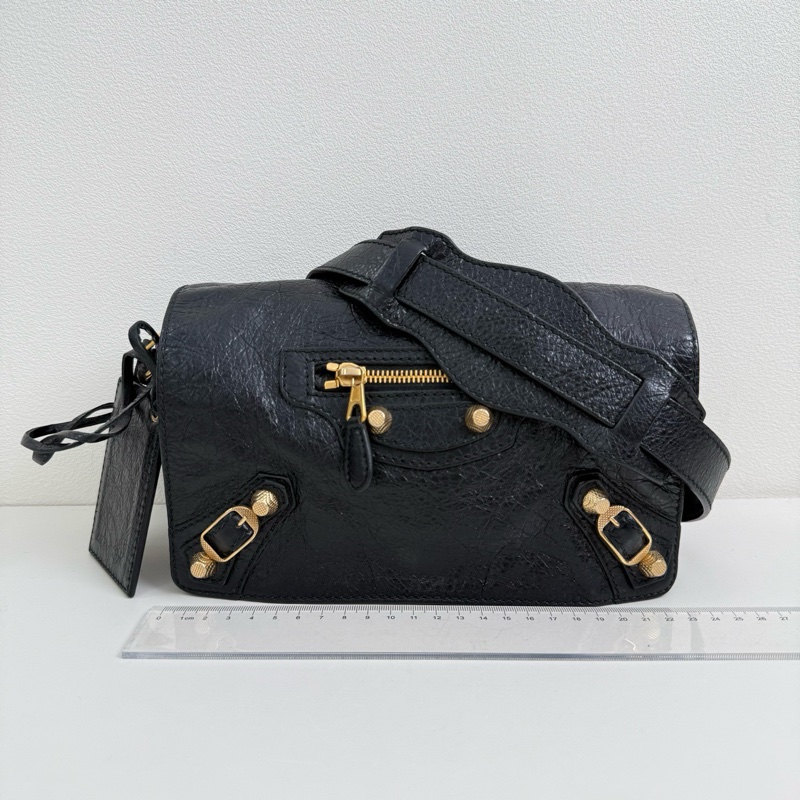 Balenciaga/巴黎世家 機車黑色斜挎包 金扣-1