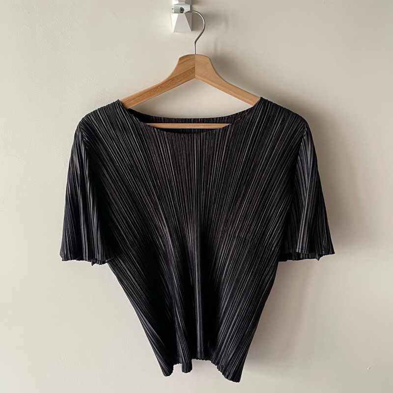 ▪️富貴選物FUGUEI▪️PP 三宅一生黑色緞面上衣 造型袖 傘狀袖 天使翅膀-0