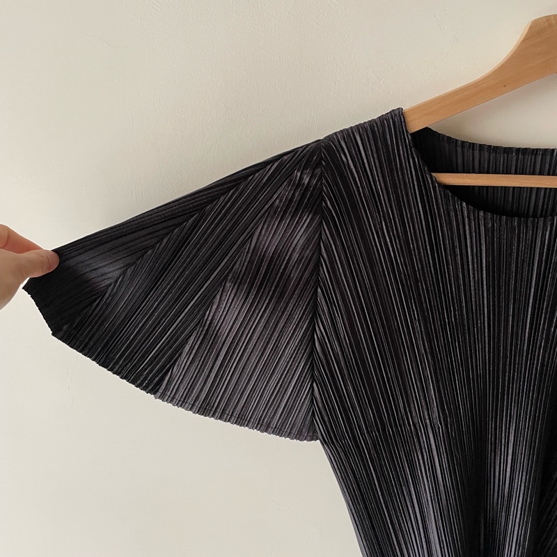 ▪️富貴選物FUGUEI▪️PP 三宅一生黑色緞面上衣 造型袖 傘狀袖 天使翅膀-3