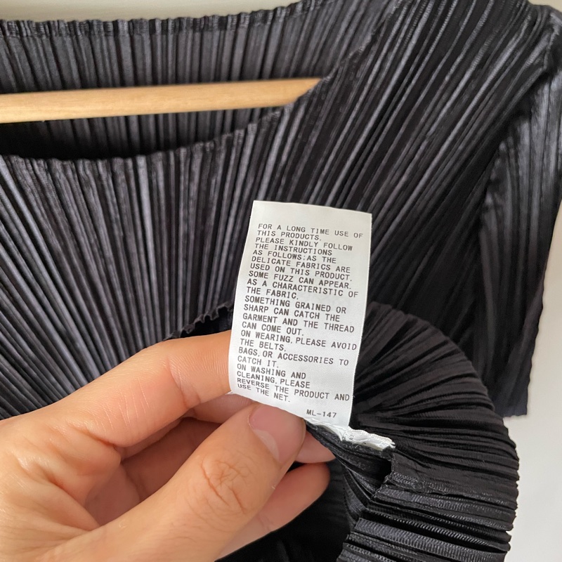 ▪️富貴選物FUGUEI▪️PP 三宅一生黑色緞面上衣 造型袖 傘狀袖 天使翅膀-8