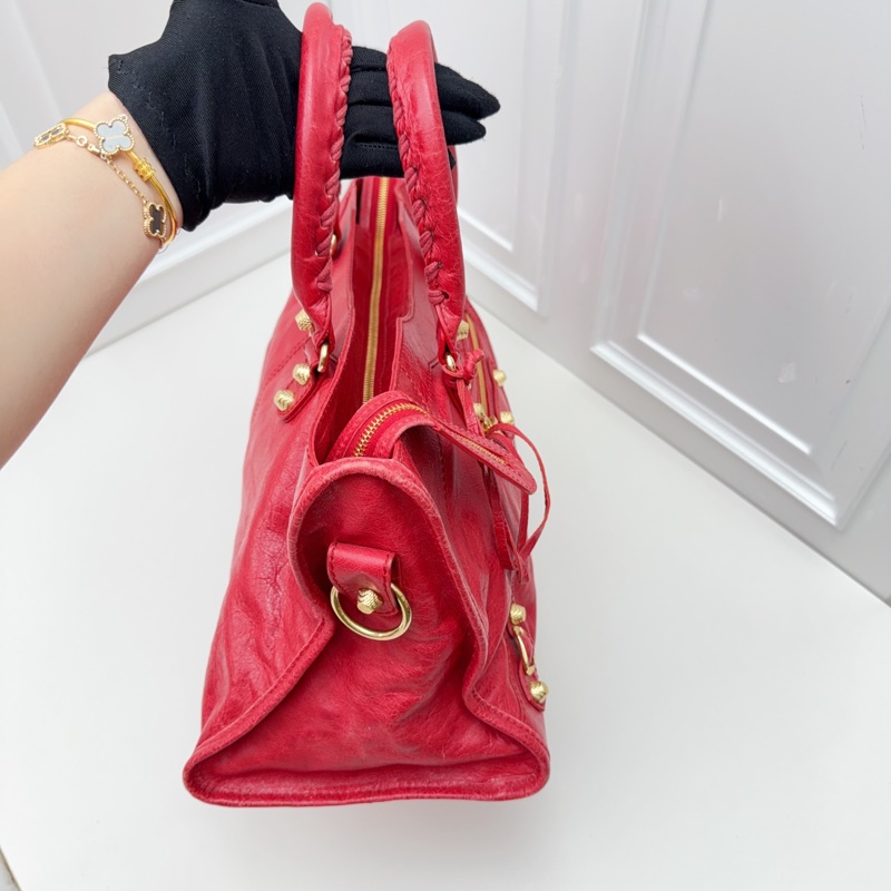 99新Balenciaga巴黎世家經典大號機車包 草莓紅金扣 復古油蠟皮自帶做舊光澤 金扣點綴貴氣十足 手提/斜挎雙-3