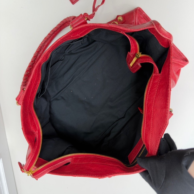 99新Balenciaga巴黎世家經典大號機車包 草莓紅金扣 復古油蠟皮自帶做舊光澤 金扣點綴貴氣十足 手提/斜挎雙-4