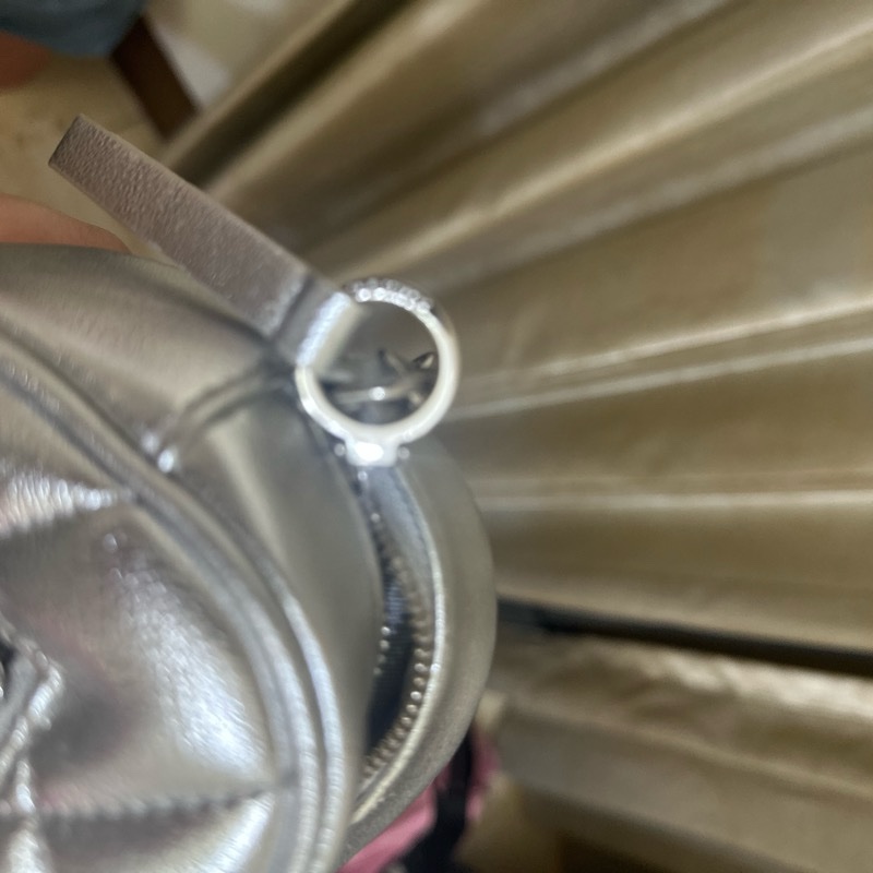 Charles &Keith 潮流銀色愛心包-4