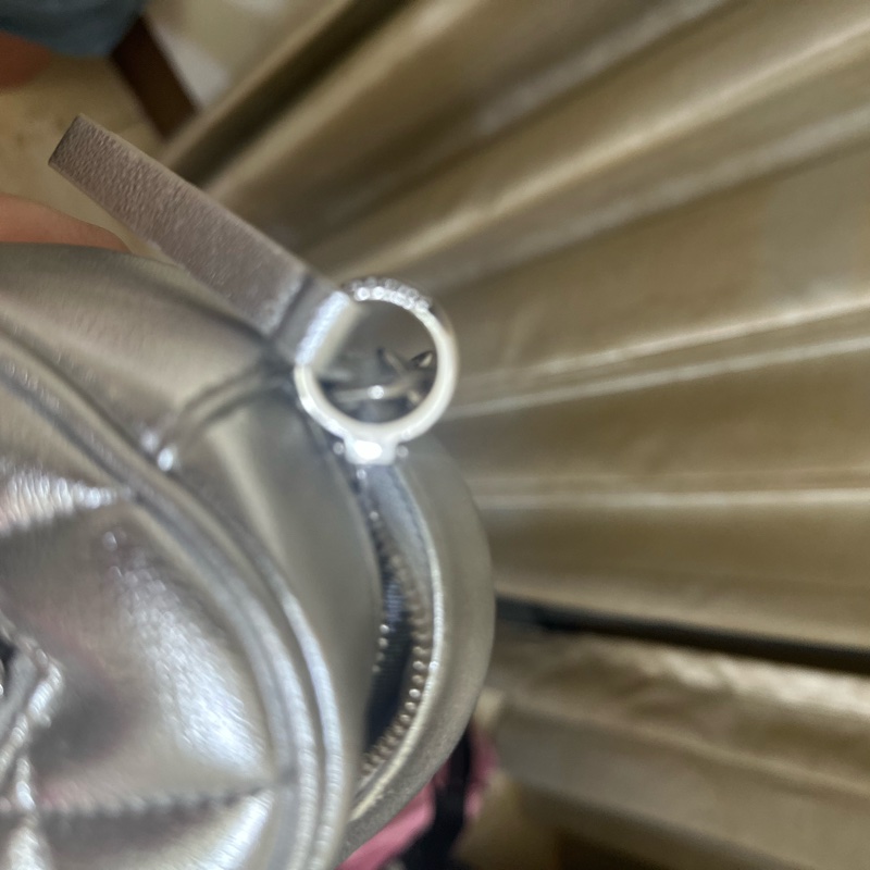 Charles &Keith 潮流銀色愛心包-9