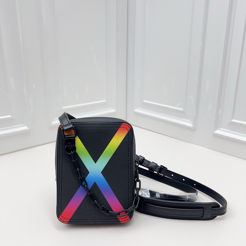 閒置新LV路易威登 春夏男裝秀款彩虹x郵差包 -1