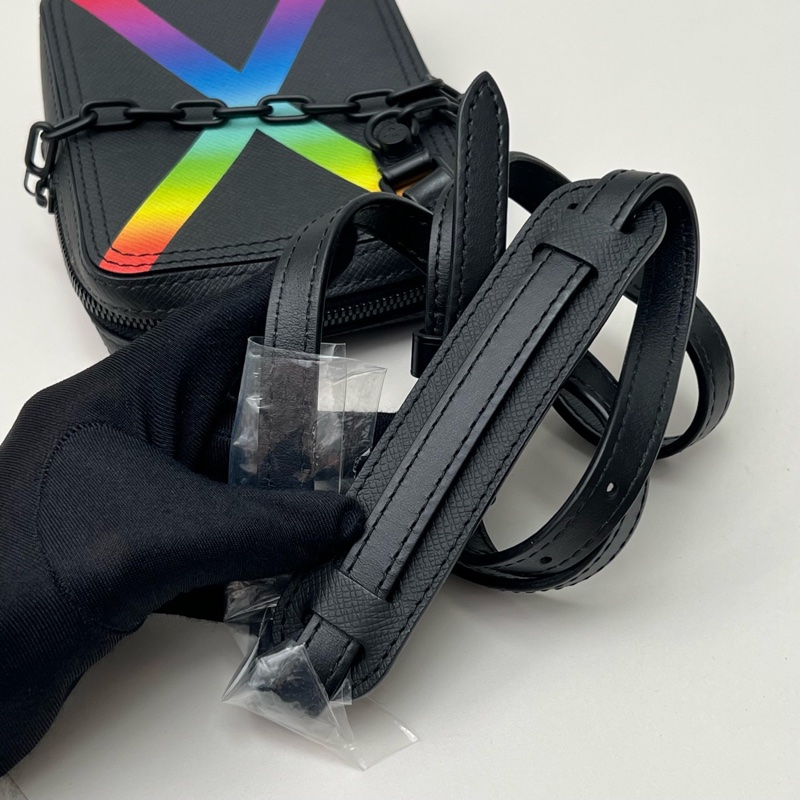 閒置新LV路易威登 春夏男裝秀款彩虹x郵差包 -11