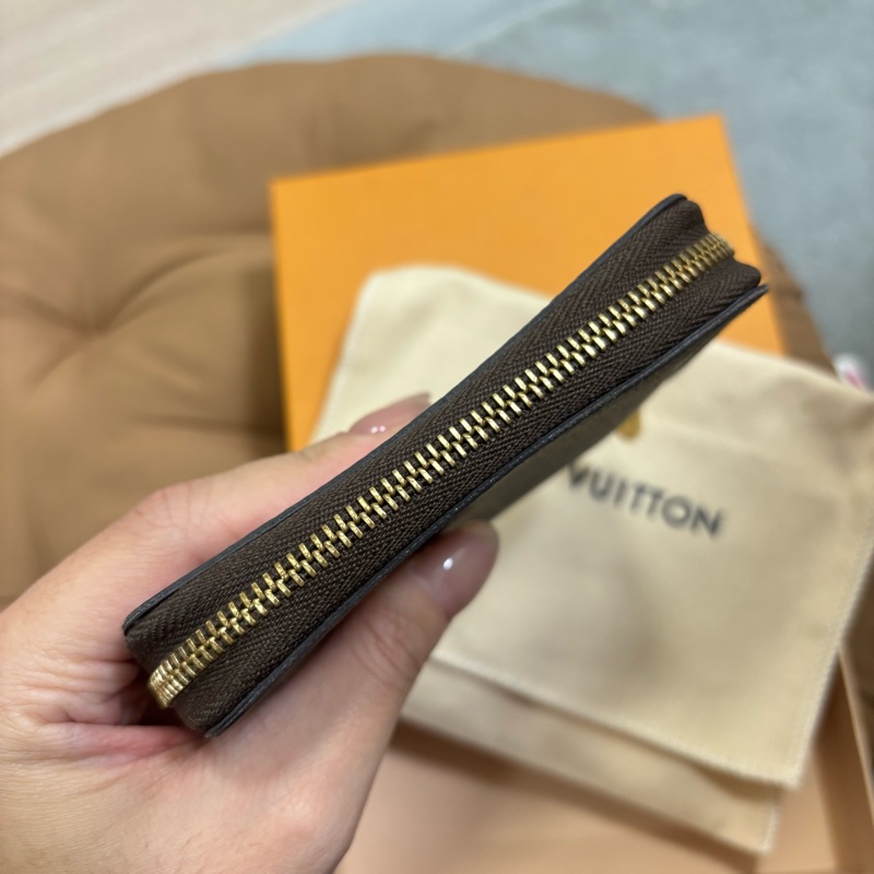 LV老花拉鍊短夾零錢包-2