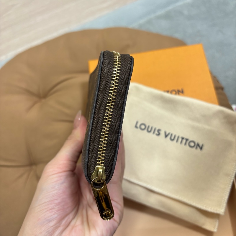 LV老花拉鍊短夾零錢包-4
