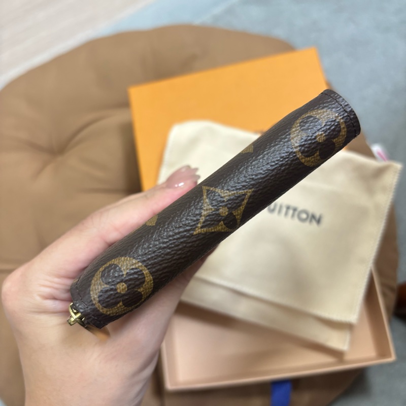 LV老花拉鍊短夾零錢包-5