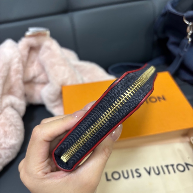 LV藍色牛皮老花壓紋拉鏈長夾-3