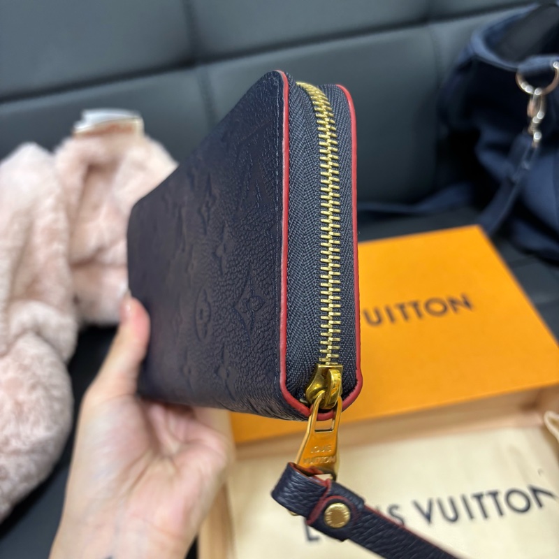 LV藍色牛皮老花壓紋拉鏈長夾-4