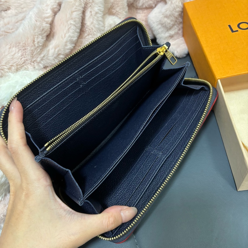 LV藍色牛皮老花壓紋拉鏈長夾-6