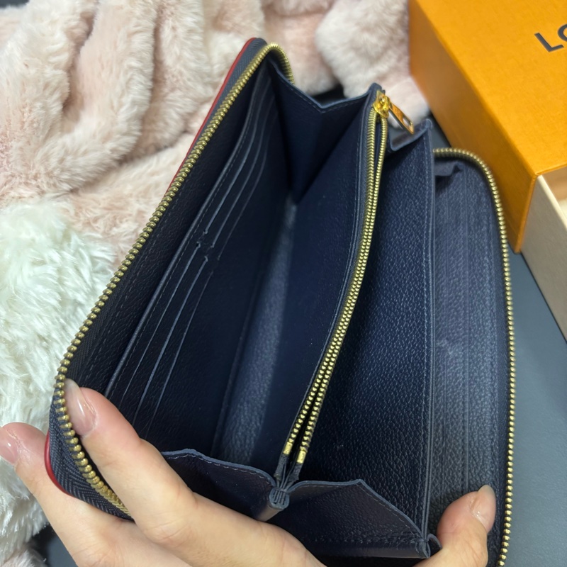 LV藍色牛皮老花壓紋拉鏈長夾-8