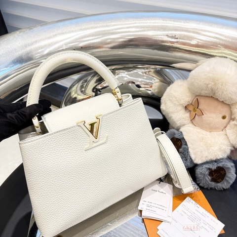 LV路易威登 Capucines卡普辛BB