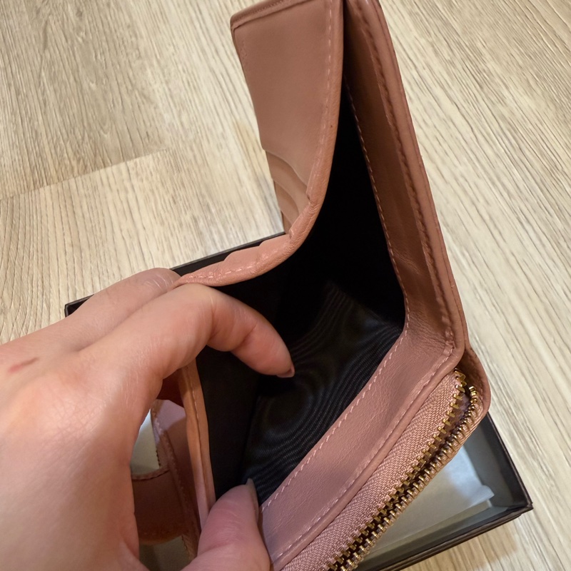 Gucci 藕粉色短夾-4