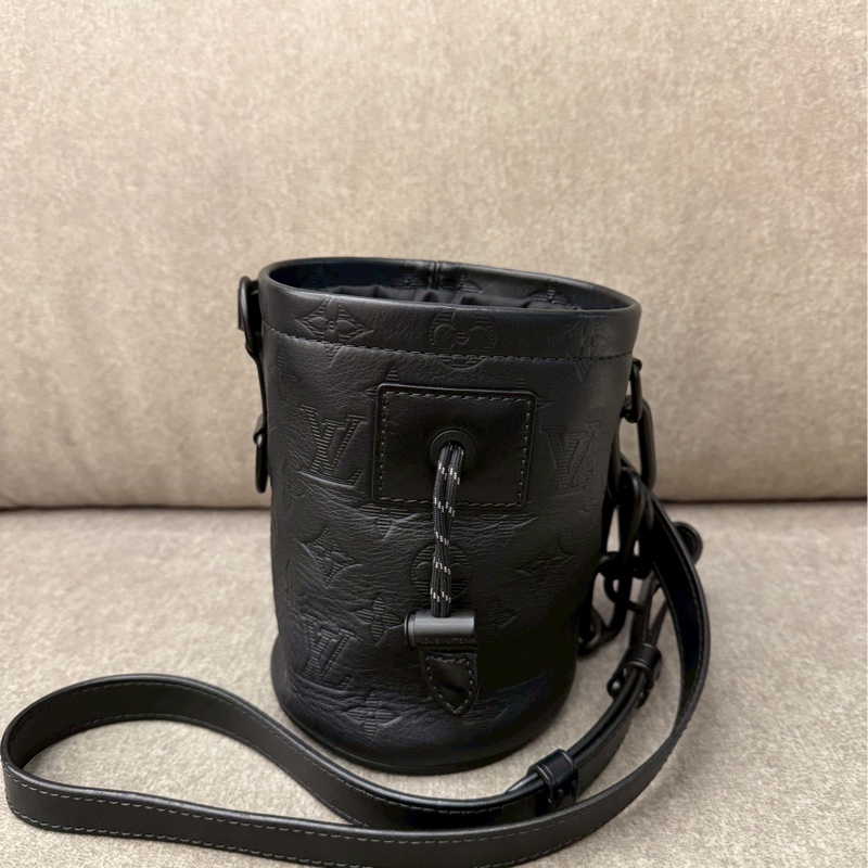 LV黑壓紋小水桶包-0